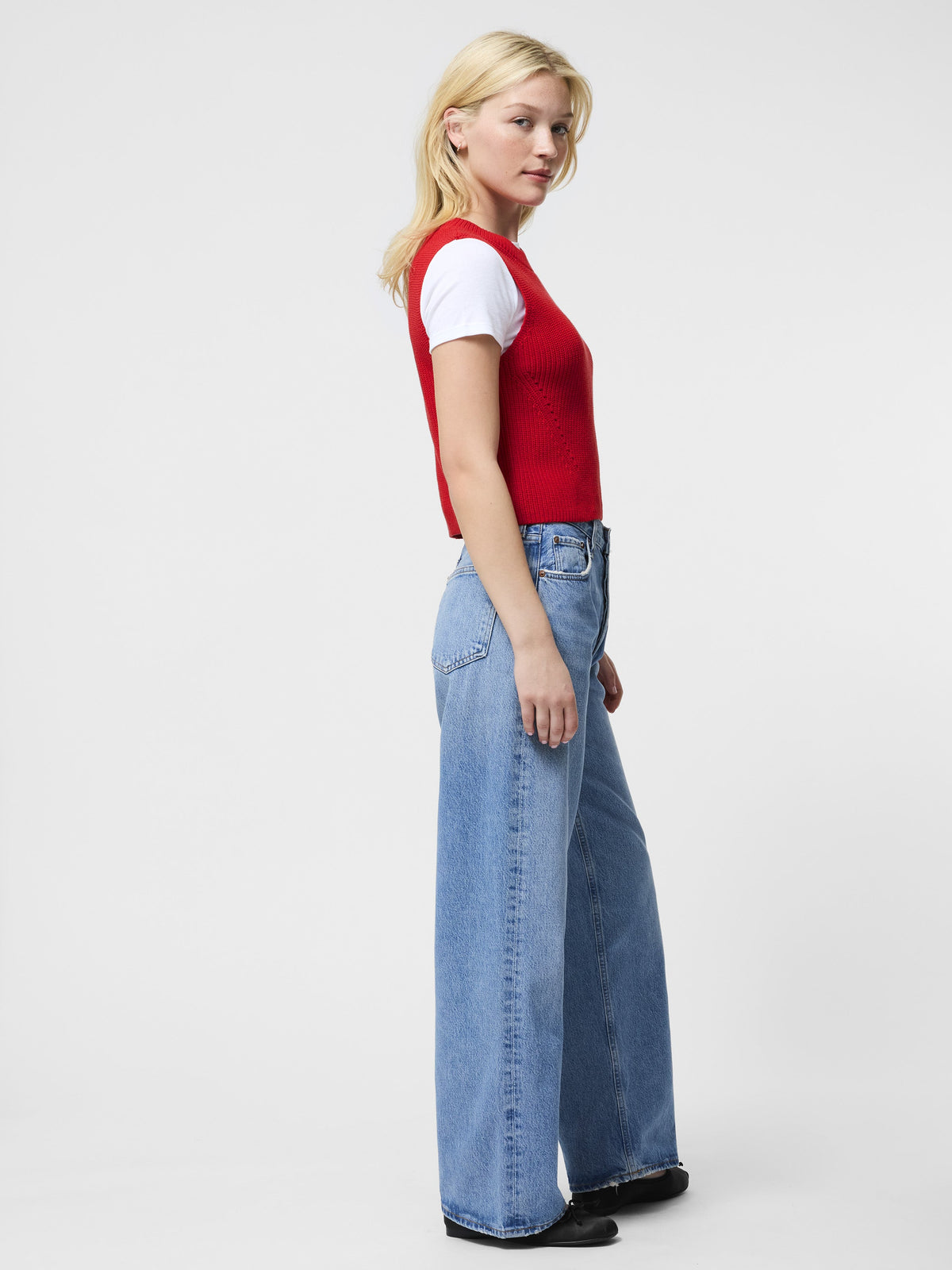 Minimalist Knit Sleeveless Vest