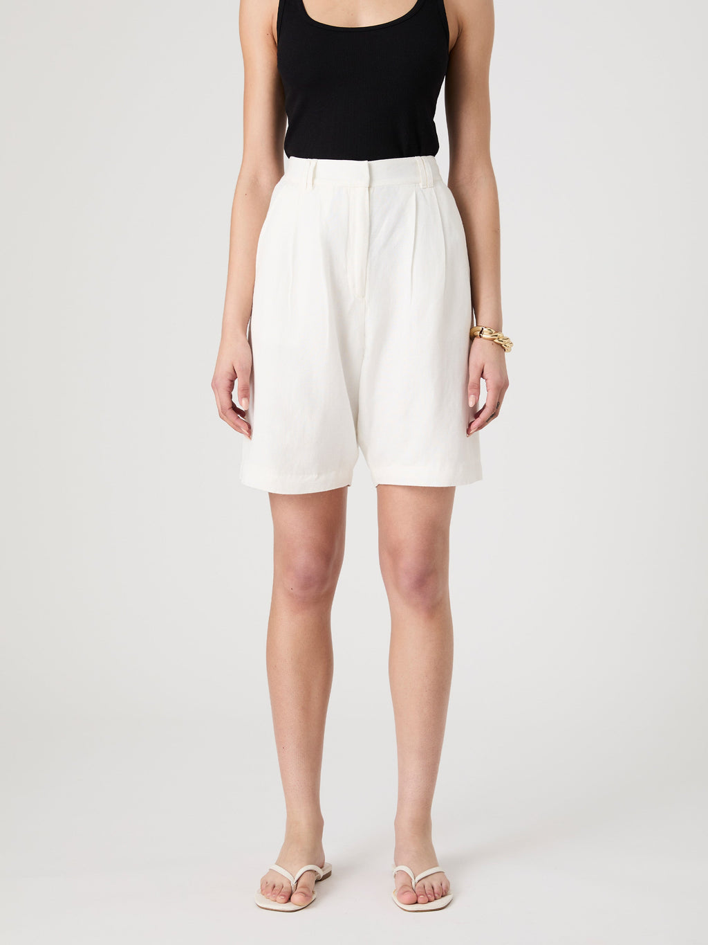 ‌Pleated Linen Shorts