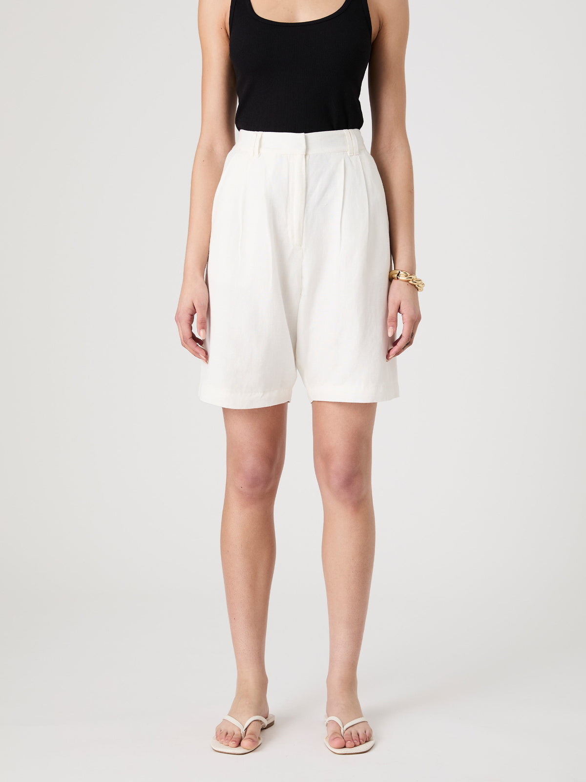 ‌Pleated Linen Shorts