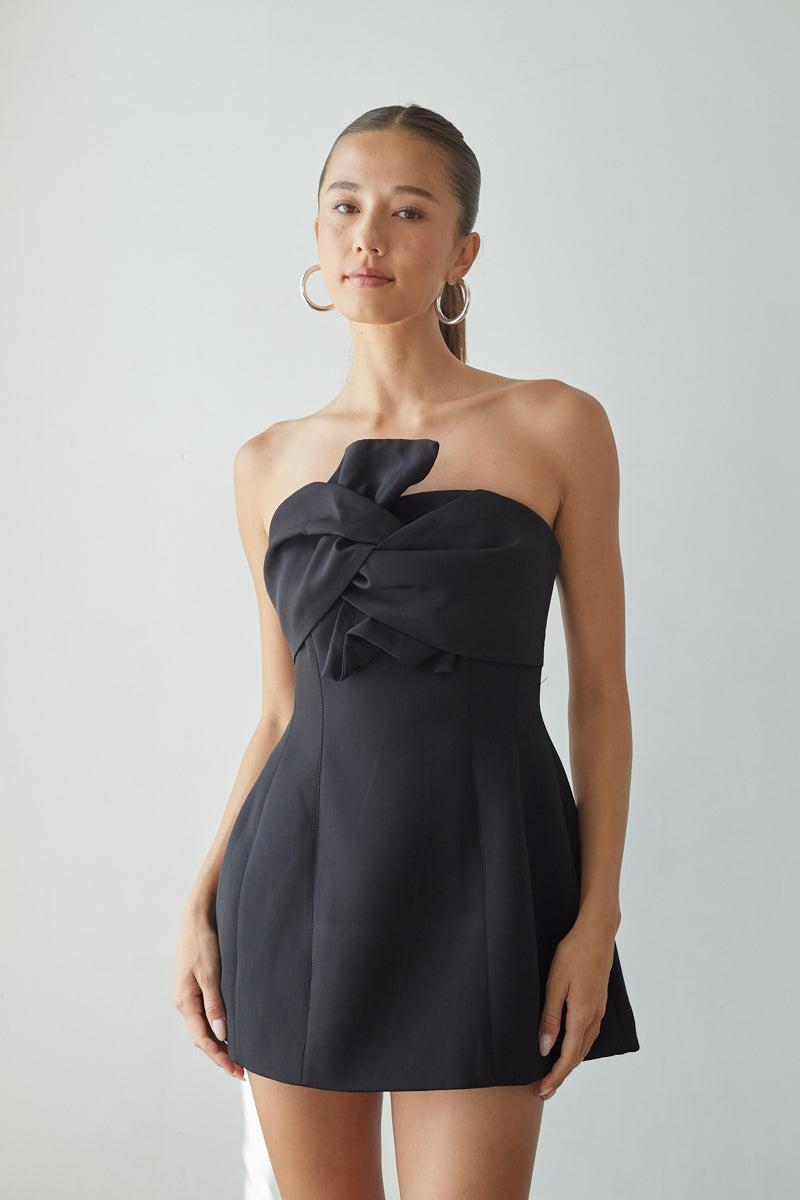 Strapless Sculpted Silhouette