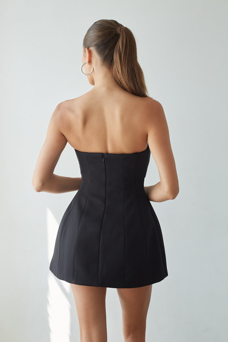Strapless Sculpted Silhouette